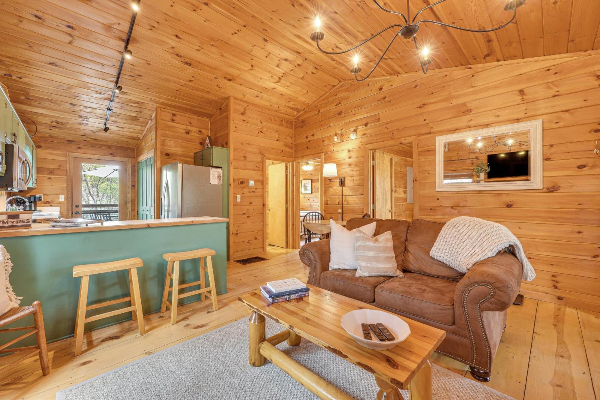 Cozy Cabin In Private Location With Hot Tub And Grill! ブルーリッジ山脈 エクステリア 写真