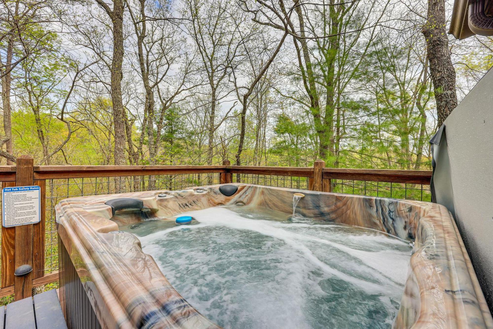 Cozy Cabin In Private Location With Hot Tub And Grill! ブルーリッジ山脈 エクステリア 写真